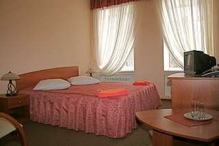 Гостиница Соть Данилов Номер эконом с 1 двуспальной кроватью (с завтраком)-1